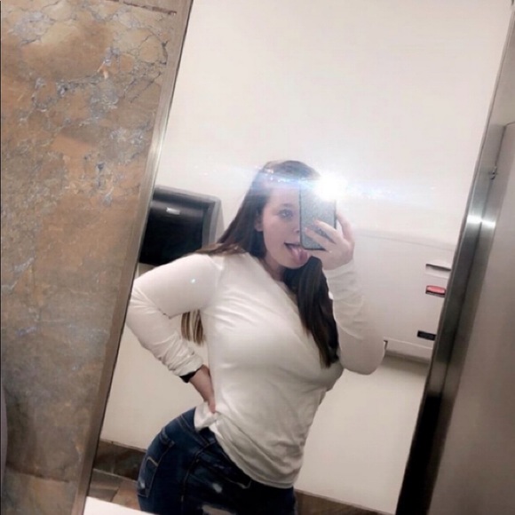 Meet your Posher, Jess - Picture 1 of 1